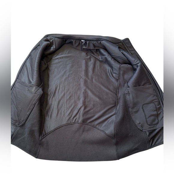 Lululemon Stand Out Sherpa Jacket – Size 4 – Excellent Condition - Picture 6 of 8